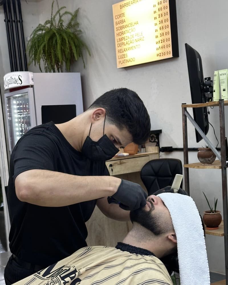 Jonas Romeiro — barbeiro da Barbearia Magalhães
