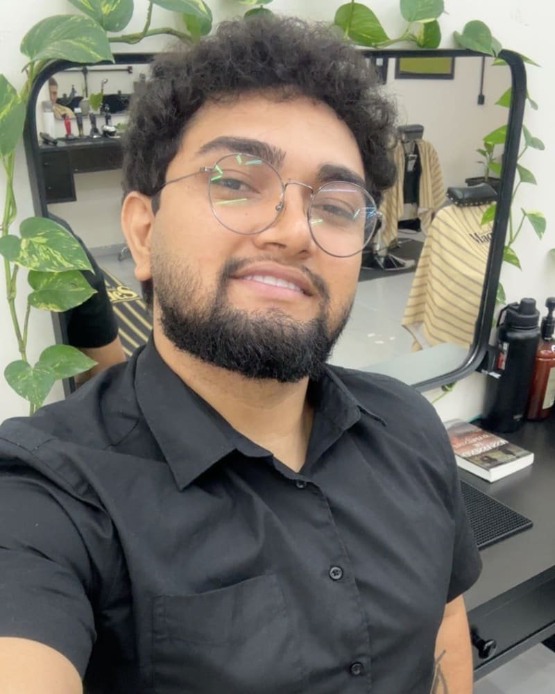 Unilberto — barbeiro da Barbearia Magalhães