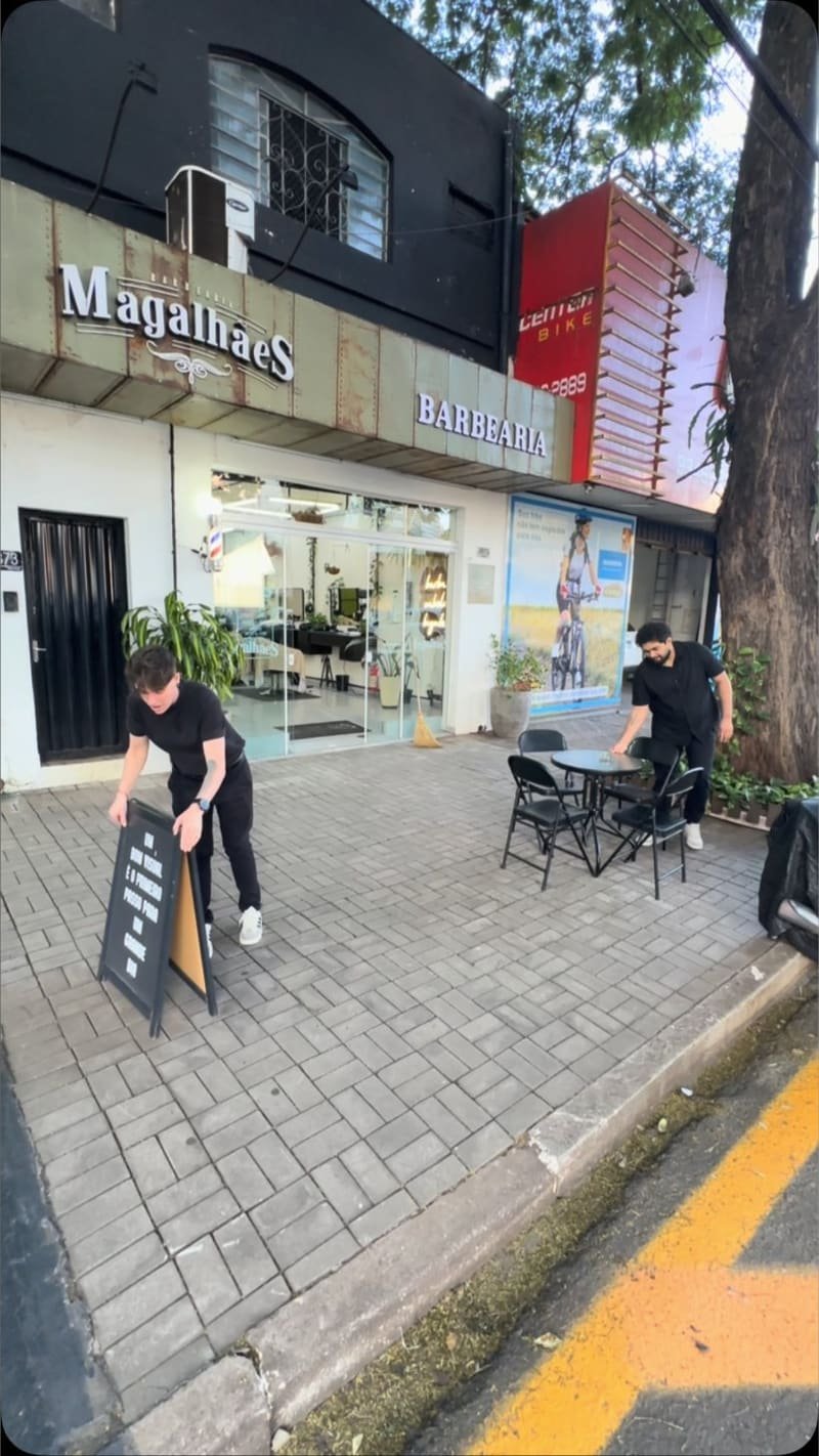 Fachada da Barbearia Magalhães na Avenida Mauá, 2873, em Maringá
